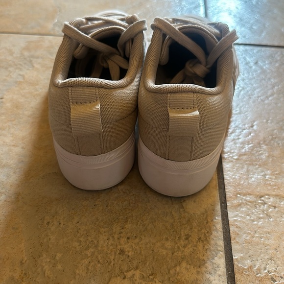 Women's Bravada 2.0 Platform Casual Sneakers - Picture 4 of 5